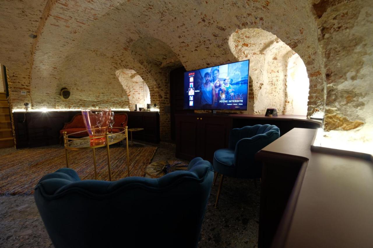Secret Jacuzzi Mons - Parking Prive Gratuit Bed and Breakfast Eksteriør billede