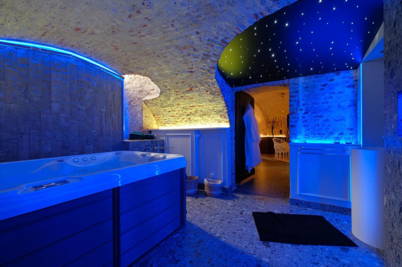 Secret Jacuzzi Mons - Parking Prive Gratuit Bed and Breakfast Eksteriør billede